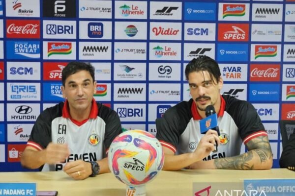 Pelatih Carlos Almeida Memberikan Dukungan Tanpa Beban kepada Pemain Semen Padang