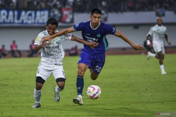 Hodak Puji Penampilan Tim Persib Meski Tidak Meraih Kemenangan