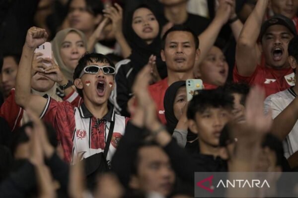 Berikut beberapa alternatif judul untuk "God Bless dan Judika Bakar Semangat Penggemar Indonesia":

1. "God Bless dan Judika: Membakar Semangat untuk Penggemar Indonesia"
2. "Semangat Berkobar: God Bless dan Judika Guncang Indonesia"
3. "God Bless dan Judika: Hujan Energi untuk Penggemar Indonesia"
4. "Mengobarkan Semangat: God Bless Bersama Judika di Hati Penggemar"
5. "God Bless dan Judika: Ulang Tahun Energi untuk Para Fan Indonesia"
6. "Momen Spektakuler: God Bless dan Judika Memompa Semangat Fans Indonesia"

Silakan pilih atau modifikasi sesuai kebutuhan!