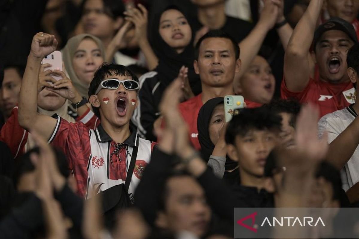 Berikut beberapa alternatif judul untuk "God Bless dan Judika Bakar Semangat Penggemar Indonesia":

1. "God Bless dan Judika: Membakar Semangat untuk Penggemar Indonesia"
2. "Semangat Berkobar: God Bless dan Judika Guncang Indonesia"
3. "God Bless dan Judika: Hujan Energi untuk Penggemar Indonesia"
4. "Mengobarkan Semangat: God Bless Bersama Judika di Hati Penggemar"
5. "God Bless dan Judika: Ulang Tahun Energi untuk Para Fan Indonesia"
6. "Momen Spektakuler: God Bless dan Judika Memompa Semangat Fans Indonesia"

Silakan pilih atau modifikasi sesuai kebutuhan!