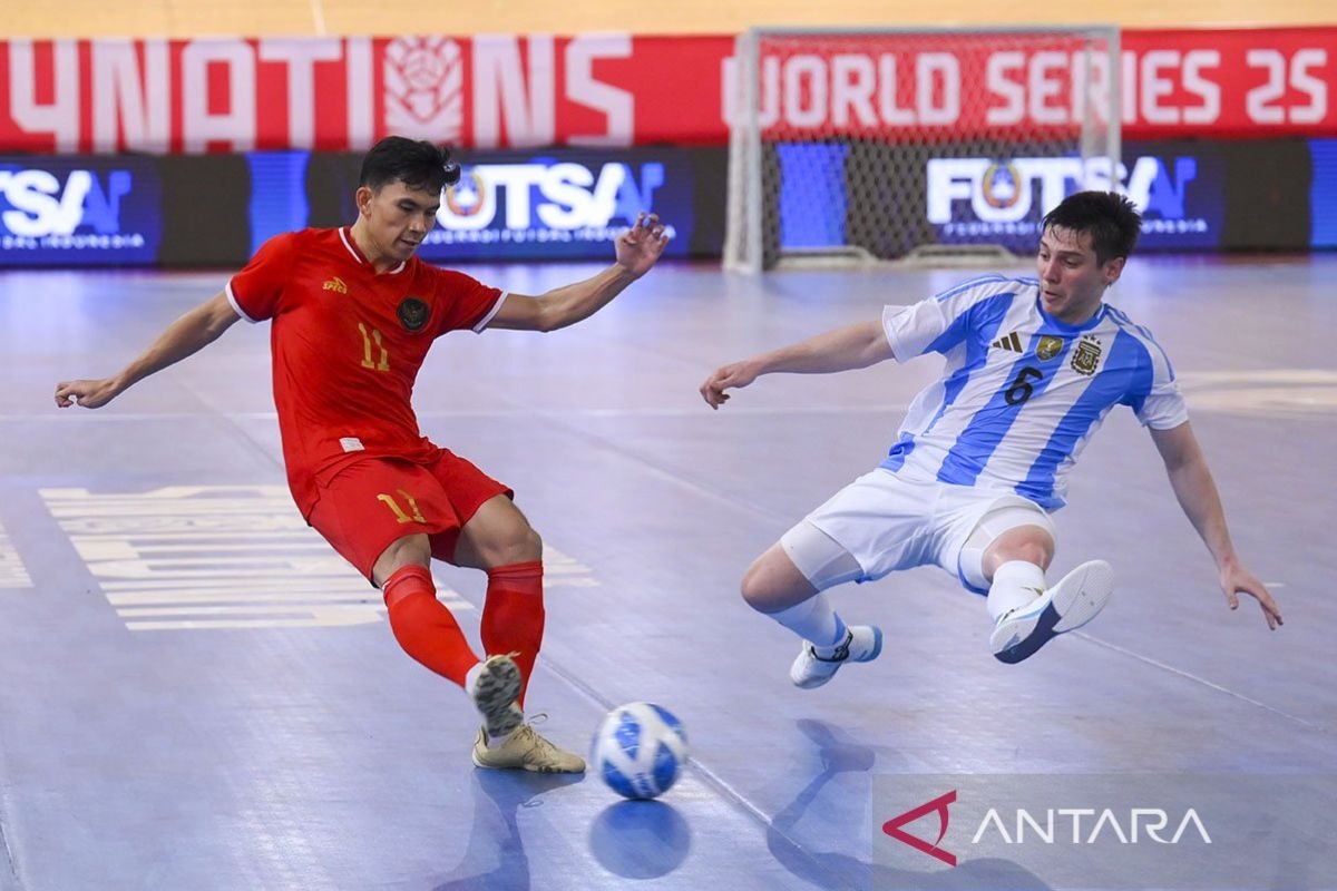 Certainly! Here are some alternate title suggestions for "Hasil Lengkap Undian Kualifikasi Piala Asia Futsal 2026 Indonesia":

1. "Kualifikasi Piala Asia Futsal 2026: Hasil Undian Indonesia"
2. "Piala Asia Futsal 2026: Hasil Undian Kualifikasi di Indonesia"
3. "Hasil Undian Kualifikasi Futsal Piala Asia 2026 untuk Indonesia"
4. "Detail Hasil Undian Kualifikasi Piala Asia Futsal 2026 di Indonesia"
5. "Undian Lengkap Kualifikasi Piala Asia Futsal 2026: Fokus pada Indonesia"
6. "Hasil dan Analisis Undian Kualifikasi Piala Asia Futsal 2026 di Indonesia"
7. "Indonesia dan Hasil Undian Kualifikasi Piala Asia Futsal 2026"

Feel free to choose any of these or modify them further!