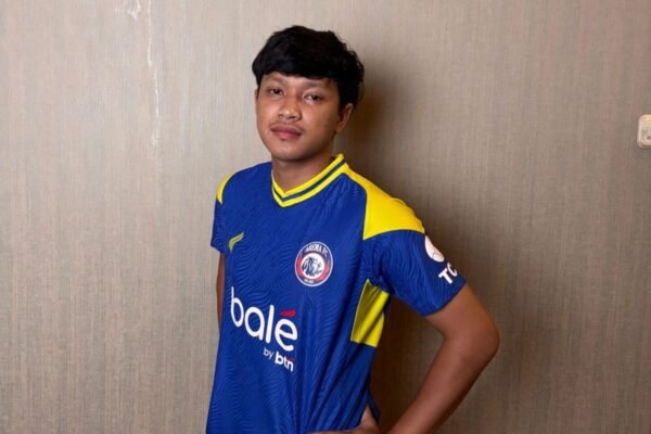 Sure! Here are some alternate title suggestions for "Arema FC: Fikri Arjidan bagian proyek jangka panjang":

1. "Arema FC: Fikri Arjidan dan Visinya untuk Proyek Jangka Panjang"
2. "Proyek Jangka Panjang Arema FC: Peran Kunci Fikri Arjidan"
3. "Fikri Arjidan: Pilar Utama Proyek Jangka Panjang Arema FC"
4. "Arema FC: Membentuk Masa Depan Melalui Fikri Arjidan"
5. "Strategi Jangka Panjang Arema FC bersama Fikri Arjidan"
6. "Fikri Arjidan: Kontribusi untuk Proyek Jangka Panjang Arema FC"
7. "Mewujudkan Visi Arema FC: Peran Fikri Arjidan dalam Proyek Jangka Panjang"
8. "Arema FC dan Fikri Arjidan: Membangun Fondasi untuk Masa Depan"

Feel free to choose any of these or let me know if you'd like more options!