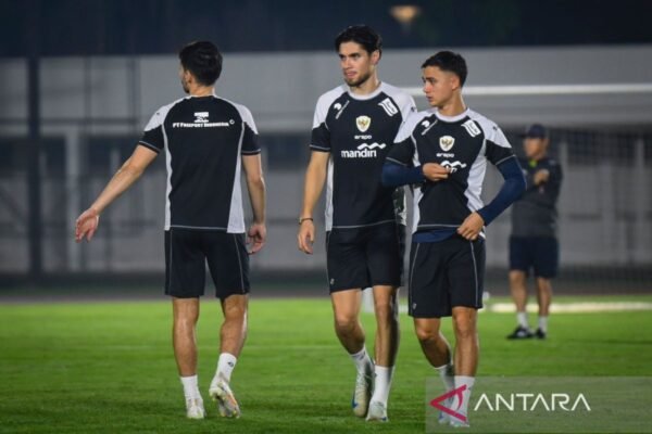 Media Belanda: Eliano Reijnders Memilih Bergabung dengan Persib Bandung Media Belanda: Eliano Reijnders Memilih Bergabung dengan Persib Bandung