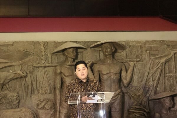 Berikut beberapa alternatif judul untuk "Erick harapkan Mauro dan Miliano sumpah WNI pekan ini":

1. "Erick Optimis Mauro dan Miliano Akan Sumpah sebagai WNI Pekan Ini"
2. "Harapan Erick: Pekan Ini Mauro dan Miliano Resmi Menjadi WNI"
3. "Mauro dan Miliano Siap Laksanakan Sumpah WNI, Erick Mendorong Proses"
4. "Pekan Ini, Erick Targetkan Sumpah WNI untuk Mauro dan Miliano"
5. "Erick: Tanggal Penting bagi Mauro dan Miliano Menuju Status WNI"

Silakan pilih atau modifikasi sesuai kebutuhan!