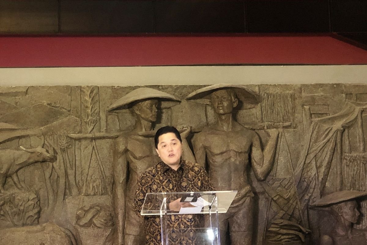 Berikut beberapa alternatif judul untuk "Erick harapkan Mauro dan Miliano sumpah WNI pekan ini":

1. "Erick Optimis Mauro dan Miliano Akan Sumpah sebagai WNI Pekan Ini"
2. "Harapan Erick: Pekan Ini Mauro dan Miliano Resmi Menjadi WNI"
3. "Mauro dan Miliano Siap Laksanakan Sumpah WNI, Erick Mendorong Proses"
4. "Pekan Ini, Erick Targetkan Sumpah WNI untuk Mauro dan Miliano"
5. "Erick: Tanggal Penting bagi Mauro dan Miliano Menuju Status WNI"

Silakan pilih atau modifikasi sesuai kebutuhan!