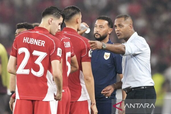 Berikut adalah beberapa alternatif judul yang bisa digunakan:

1. "Taiwan Resmi Gantikan Kuwait dalam Pertandingan Timnas Indonesia"
2. "Taiwan Ambil Alih Peran Kuwait dalam Laga Timnas Indonesia"
3. "Perubahan Lawan: Taiwan Menggantikan Kuwait untuk Timnas Indonesia"
4. "Taiwan Menjadi Lawan Baru Timnas Indonesia setelah Kuwait Mundur"
5. "Timnas Indonesia Siap Hadapi Taiwan Setelah Kuwait Dikenai Penggantian"
6. "Taiwan Menggantikan Kuwait Sebagai Lawan Timnas Indonesia"

Silakan pilih salah satu atau modifikasi sesuai kebutuhan!