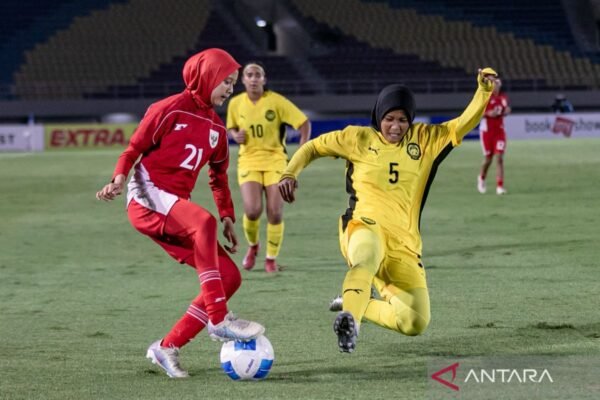 Berikut beberapa alternatif judul untuk "Australia Hentikan Indonesia pada Kejuaraan ASEAN U16":

1. "Australia Gagalkan Langkah Indonesia di Kejuaraan ASEAN U16"
2. "Indonesia Terhenti di Tangan Australia dalam Kejuaraan ASEAN U16"
3. "Australia Mengalahkan Indonesia pada Panggung Kejuaraan ASEAN U16"
4. "Pertempuran Seru: Australia Hentikan Indonesia di Kejuaraan ASEAN U16"
5. "Kekalahan Menyakitkan: Indonesia Dihentikan Australia di Kejuaraan ASEAN U16"
6. "Kejuaraan ASEAN U16: Indonesia Takluk oleh Australia"
7. "Australia Tunjukkan Kekuatan, Hentikan Indonesia di ASEAN U16"

Silakan pilih atau sesuaikan yang sesuai dengan keinginan Anda!