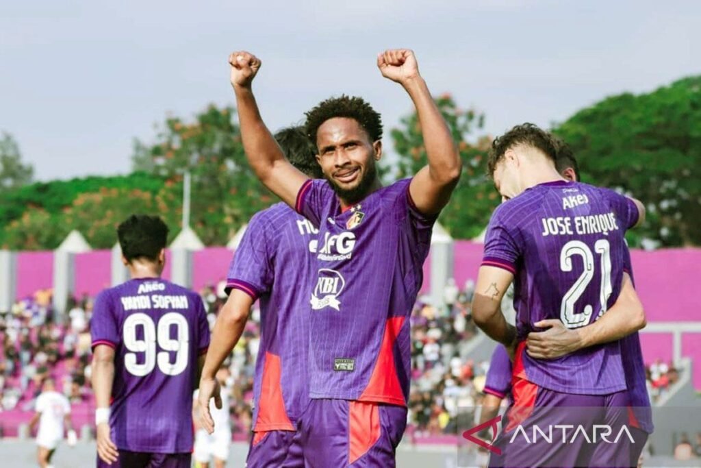 Tentu! Berikut adalah beberapa variasi judul alternatif untuk "Player of the Match" dengan nama Williams Lugo:

Williams Lugo: Bintang Pertandingan
Williams Lugo: Pemain Terbaik Pertandingan
Williams Lugo: Sorotan di Laga
Williams Lugo: Pahlawan Pertandingan
Williams Lugo: Pemain Unggulan Pertandingan
Williams Lugo: Mega Bintang di Arena
Williams Lugo: Tokoh Penting Laga
Williams Lugo: Pilihan Utama Pertandingan

Silakan pilih salah satu yang paling sesuai, atau Anda bisa menggabungkan beberapa ide!