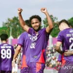 Tentu! Berikut adalah beberapa variasi judul alternatif untuk "Player of the Match" dengan nama Williams Lugo:

Williams Lugo: Bintang Pertandingan
Williams Lugo: Pemain Terbaik Pertandingan
Williams Lugo: Sorotan di Laga
Williams Lugo: Pahlawan Pertandingan
Williams Lugo: Pemain Unggulan Pertandingan
Williams Lugo: Mega Bintang di Arena
Williams Lugo: Tokoh Penting Laga
Williams Lugo: Pilihan Utama Pertandingan

Silakan pilih salah satu yang paling sesuai, atau Anda bisa menggabungkan beberapa ide!